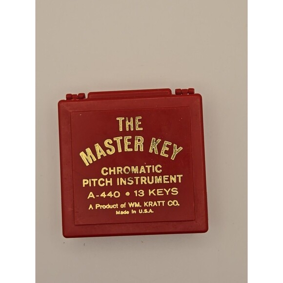 Vintage Chromatic Pitch Pipe Instrument The Master Key WM Kratt Co A-440 13 Keys - Picture 1 of 4